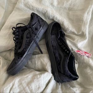 NWT: VANS crushed black velvet Old Skool sneakers